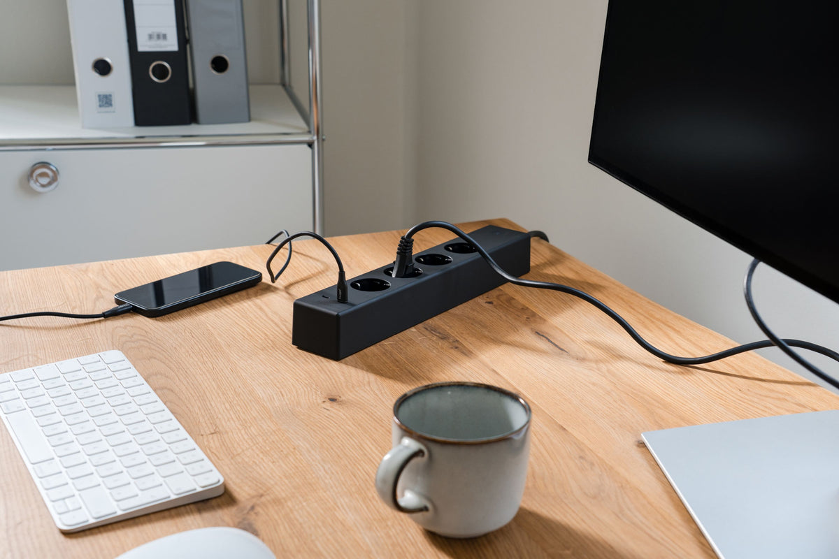 Brennenstuhl Hugo! SOCKET mit USB C 20W PD und 4 Schutzkontakt-Steckdosen