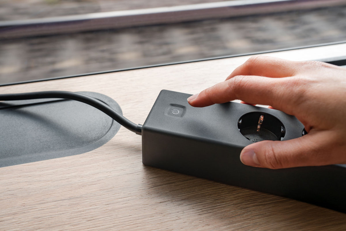Brennenstuhl Hugo! SOCKET mit USB C 20W PD und 4 Schutzkontakt-Steckdosen